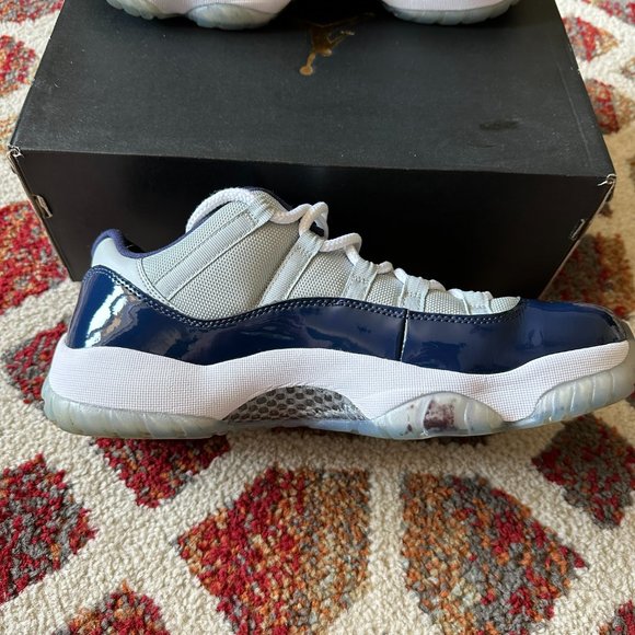 Men\'s Jordan 11 Lows, Georgetown, Size 11.5, VERY GOOD SHAPE BARELY WORN main image 10